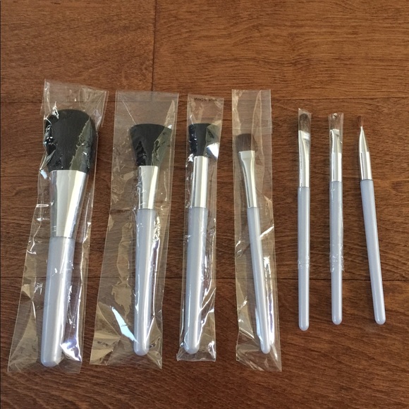 Makeup brushes - Picture 2 of 4